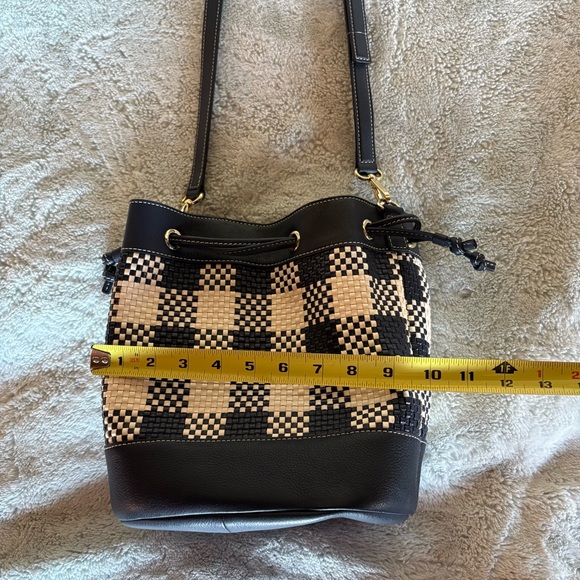 Woven Drawstring Bucket Bag - Picture 11 of 12
